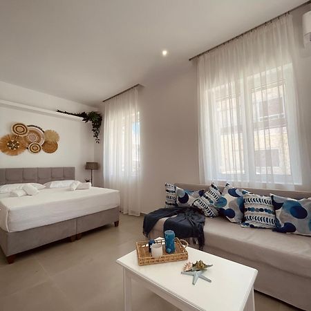 Kyma Luxury Suite Kiáton Exterior foto