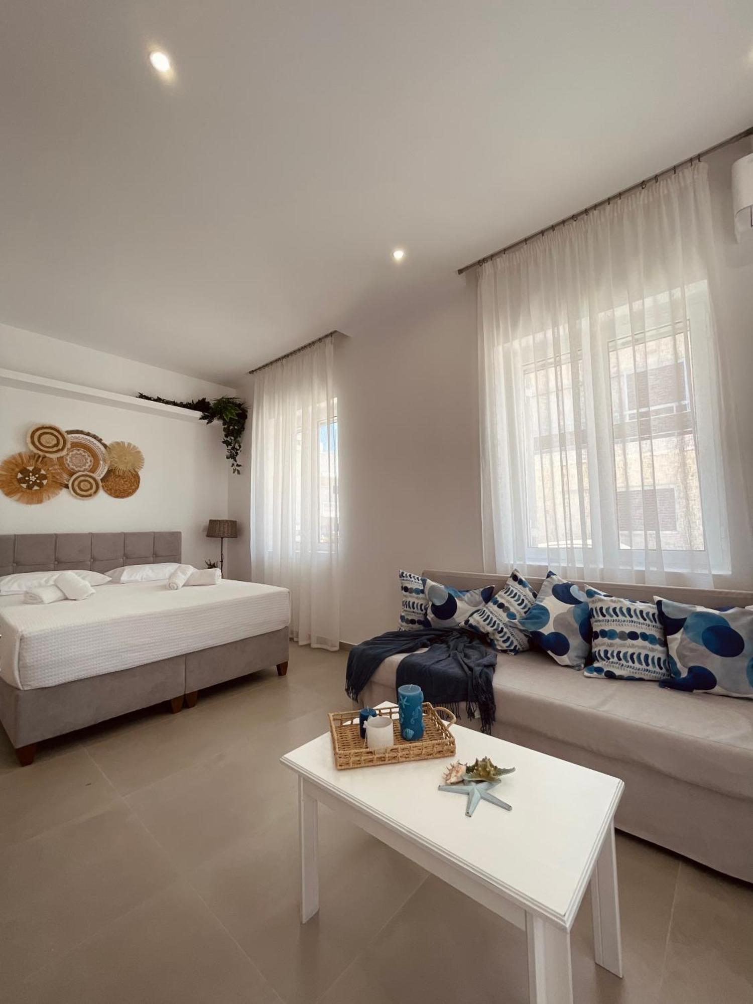 Kyma Luxury Suite Kiáton Exterior foto