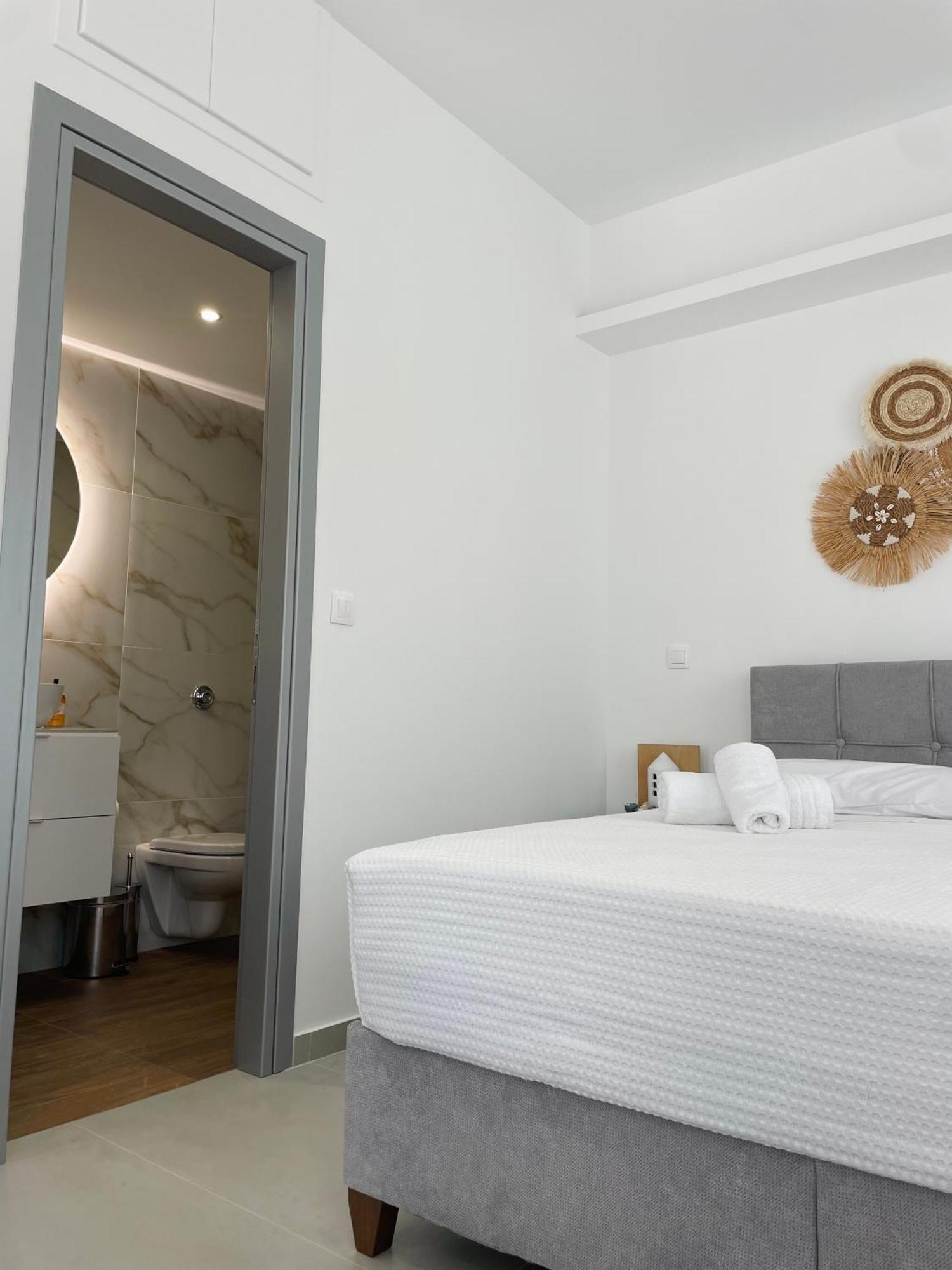 Kyma Luxury Suite Kiáton Exterior foto